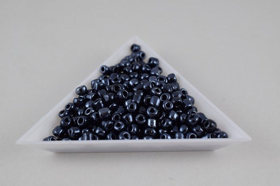 Seed Beads Glass Beads Size 6.0 Sold by 1 LB/ Pound Size 6/0 are 3mm,4mm Beads