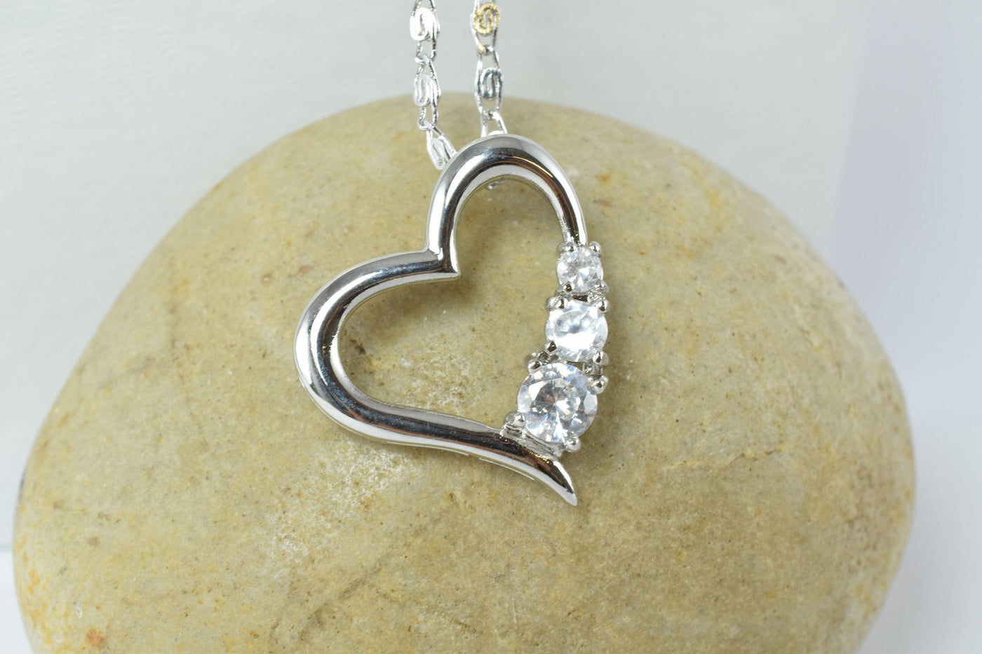 White Gold Rhodium Plated Pendants/Bling/Wholesale Pendant/Wedding Jewelry/Rhodium Plated/Pendant /Open Tilted Heart Floating Pendant