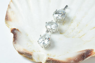 White Gold Rhodium Plated Pendants/Bling/Wholesale Pendant/Wedding Jewelry/Rhodium Plated/Pendant /Open Tilted Heart Floating Pendant