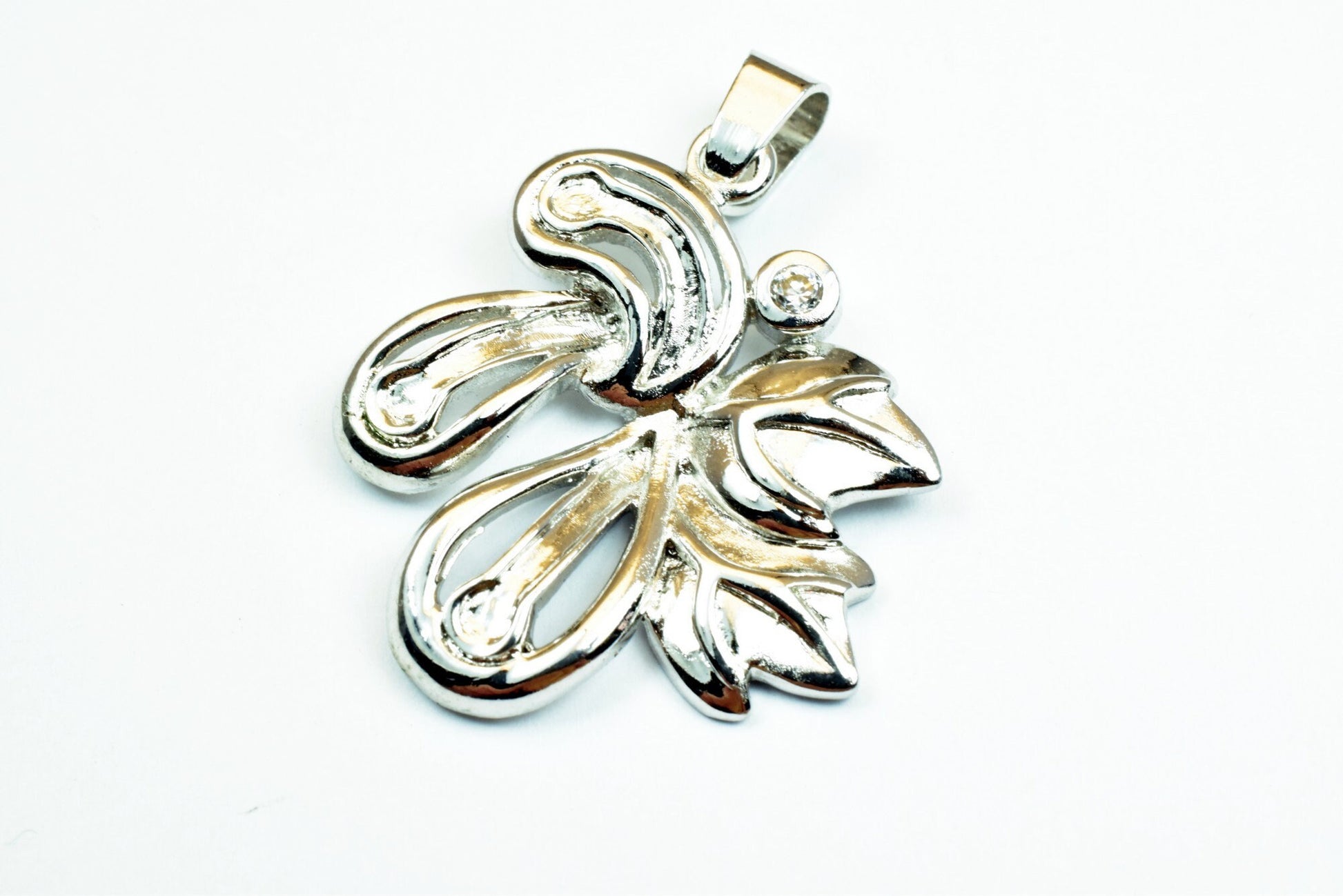 White Gold Filled Flower Rhodium Pendants With Clear CZ Cubic Zirconia Crystal Rhinestone Size 31x27mm Bohemian Finding For Jewelry Making