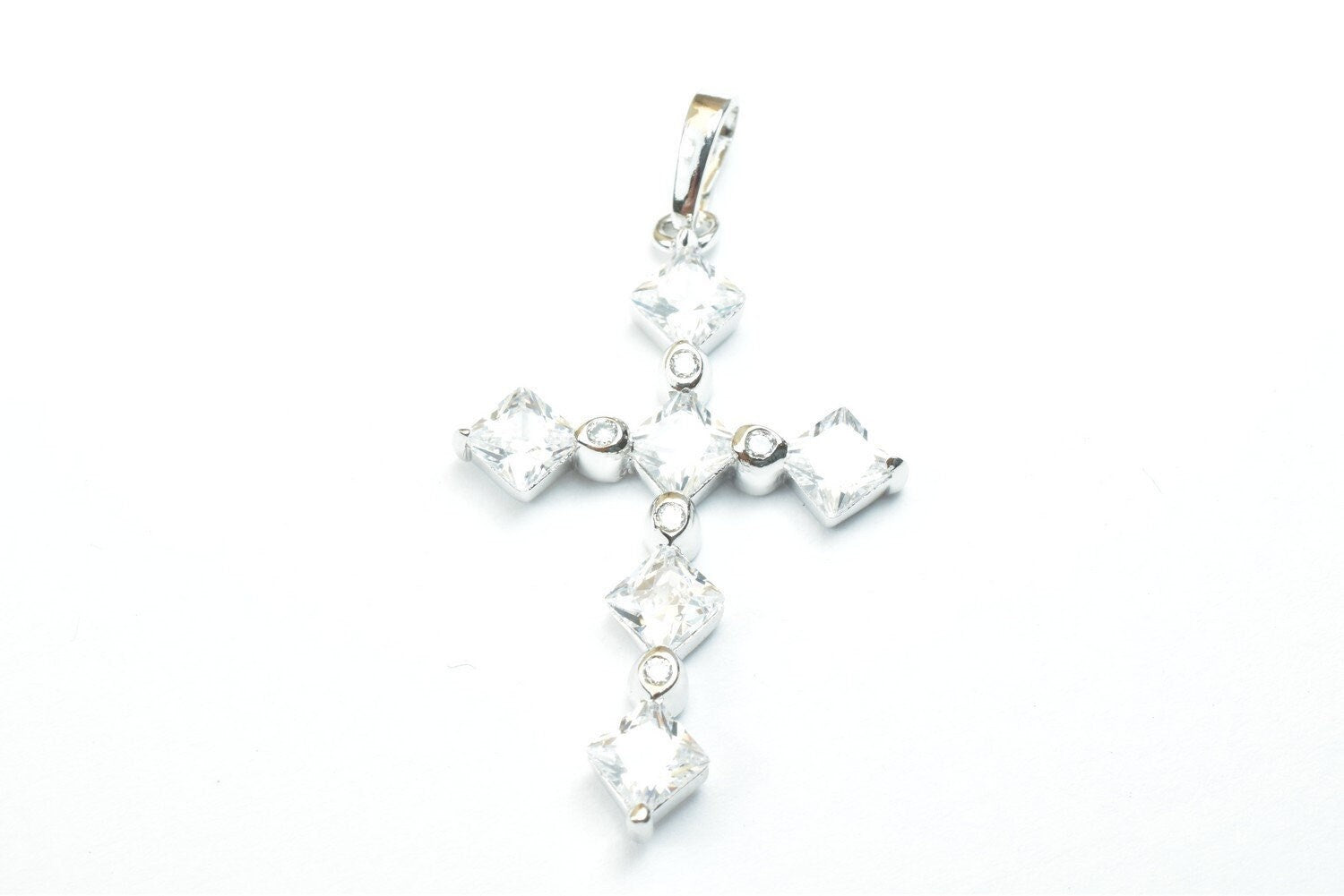 White gold filled cross pendant with cubic zircon (cz) rhinestone rhodium plated charm size 31x21mm, thickness 3mm for jewelry making rp73