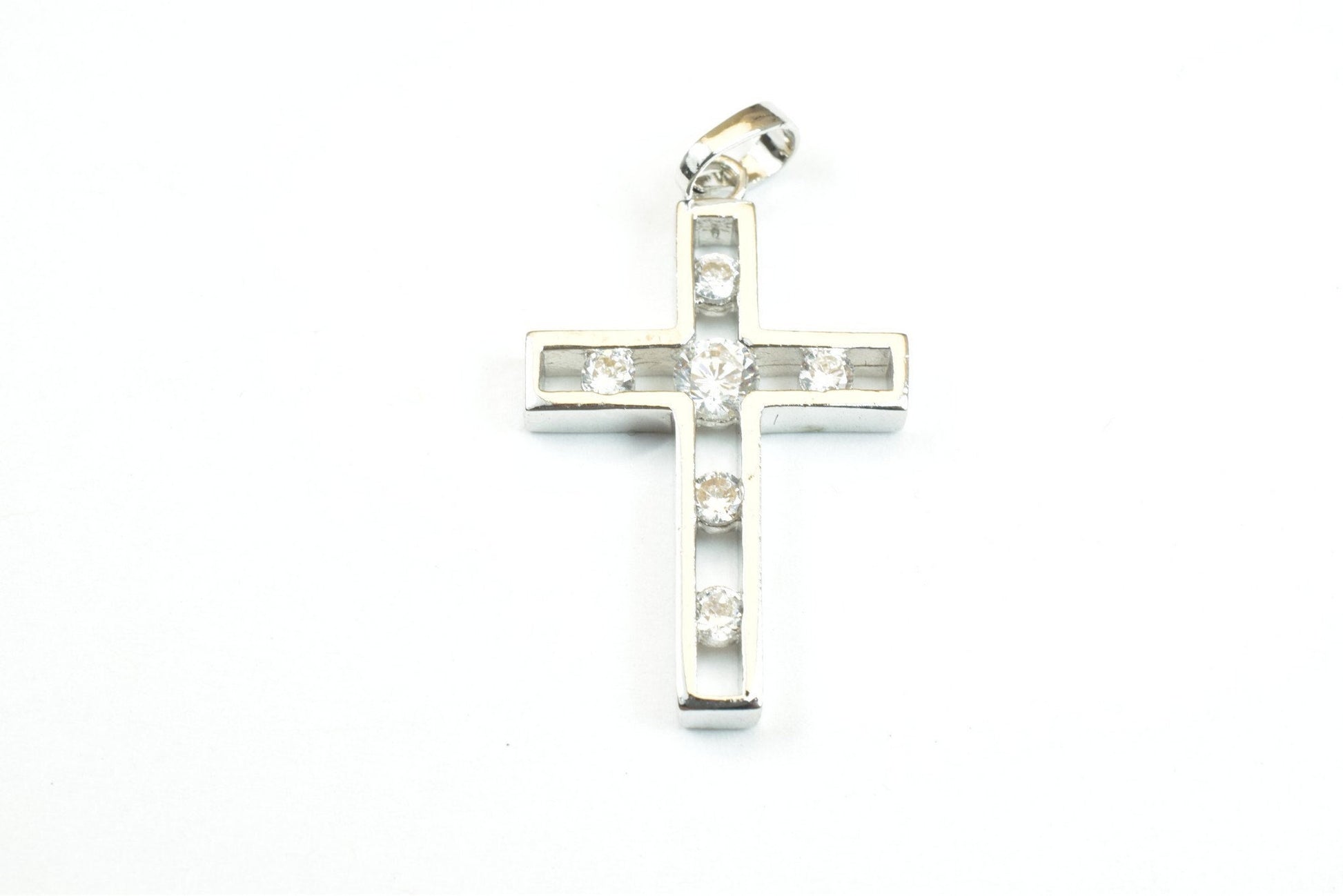 White gold filled cross pendant clear cz cubic zircon rhinestone rhodium plated charm size 28x17mm thickness 3mm findings for jewelry making